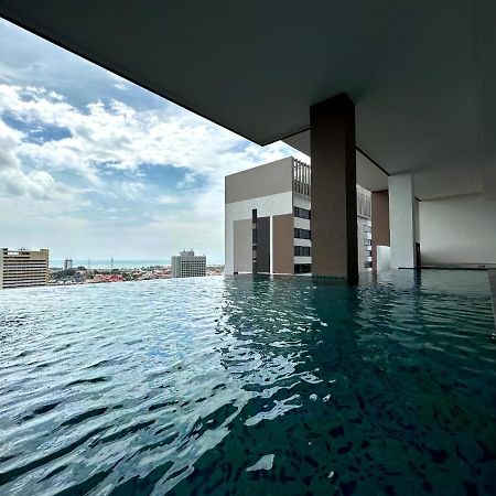 The Apple Premier Condo Three Bedroom In Melaka Exteriör bild