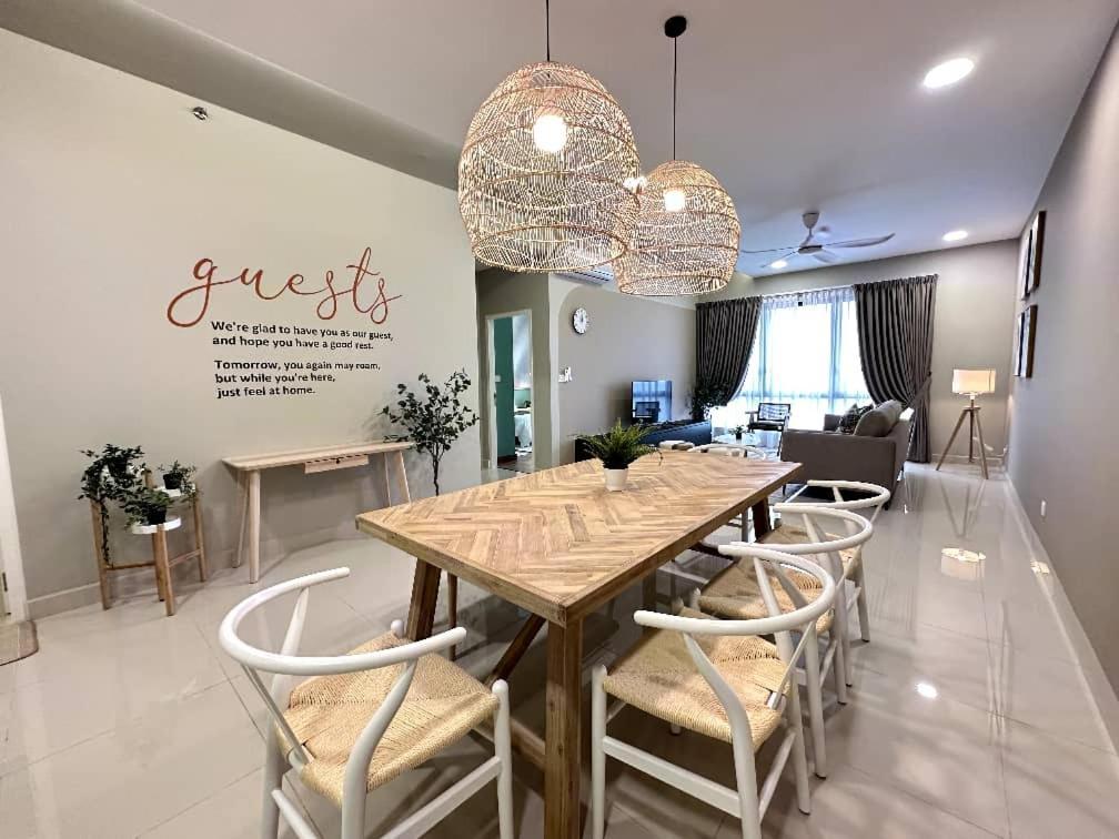 The Apple Premier Condo Three Bedroom In Melaka Exteriör bild