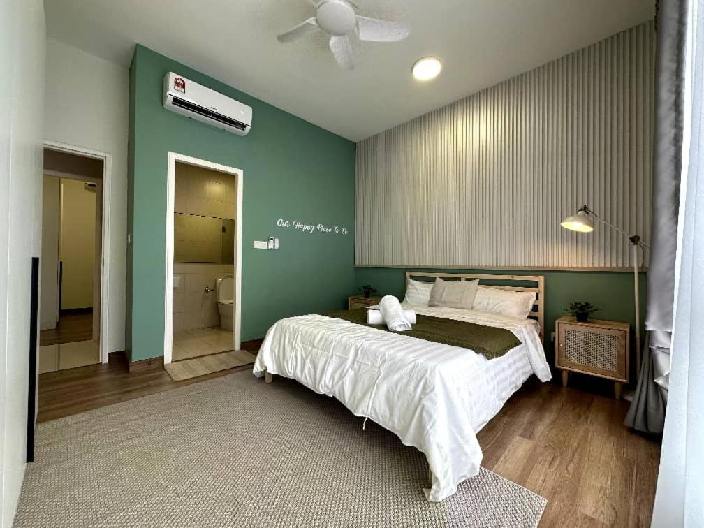 The Apple Premier Condo Three Bedroom In Melaka Exteriör bild