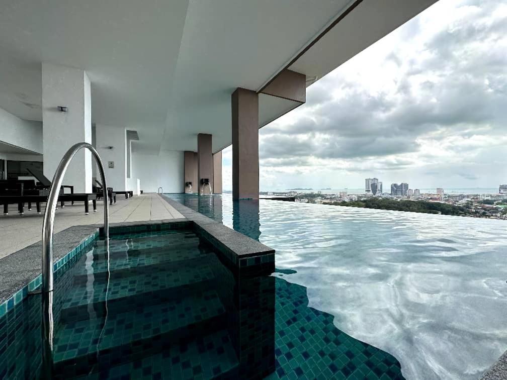 The Apple Premier Condo Three Bedroom In Melaka Exteriör bild
