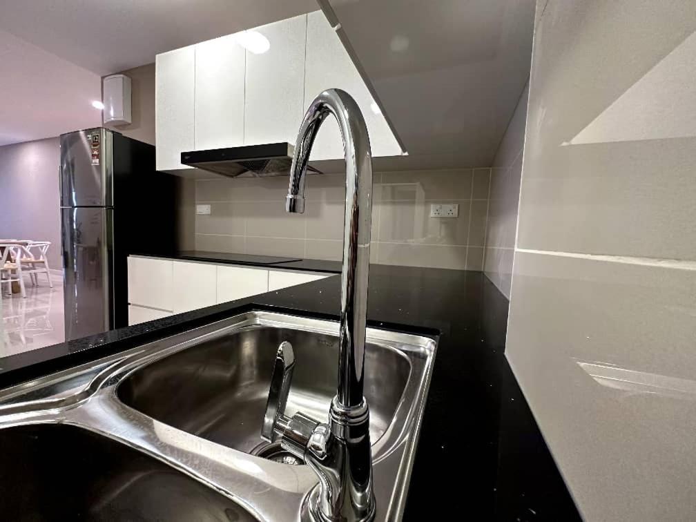The Apple Premier Condo Three Bedroom In Melaka Exteriör bild
