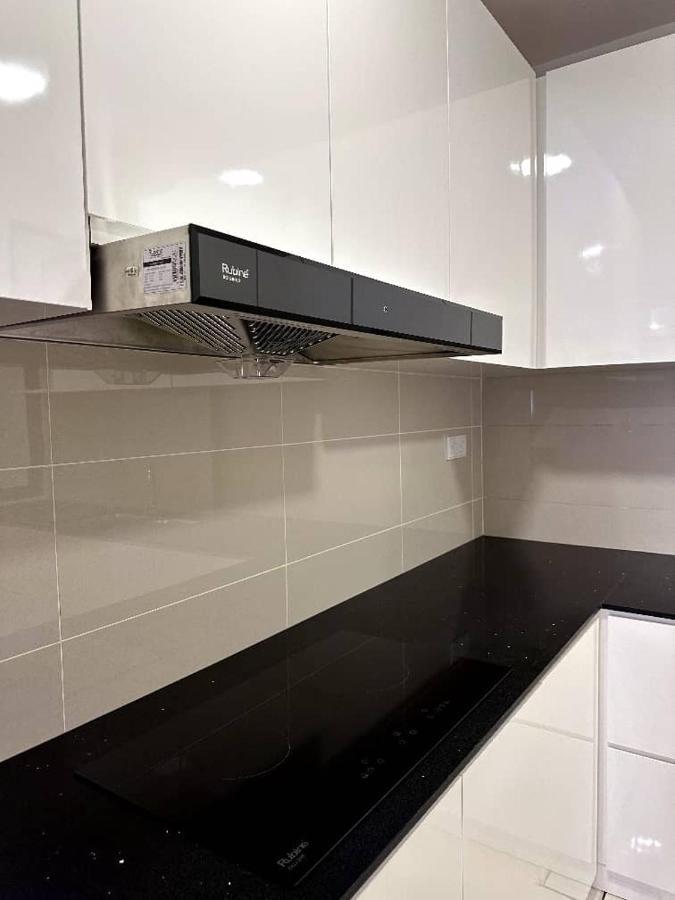 The Apple Premier Condo Three Bedroom In Melaka Exteriör bild