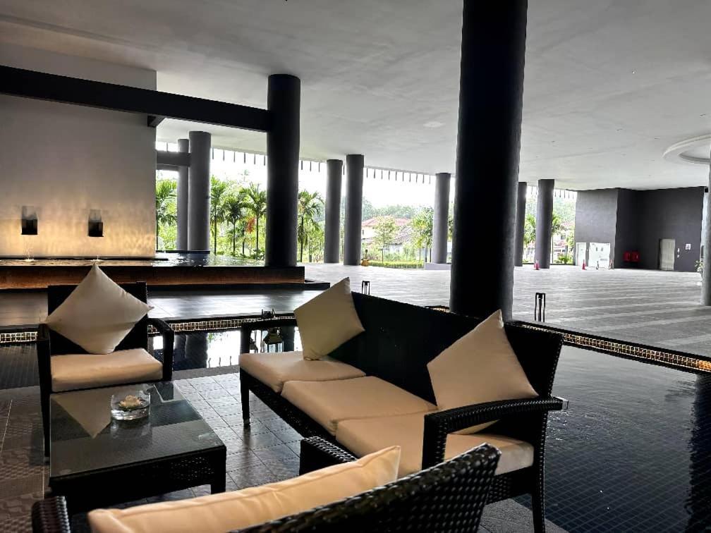 The Apple Premier Condo Three Bedroom In Melaka Exteriör bild